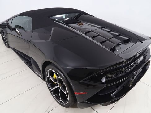 Used 2023 Lamborghini Huracan EVO image 40
