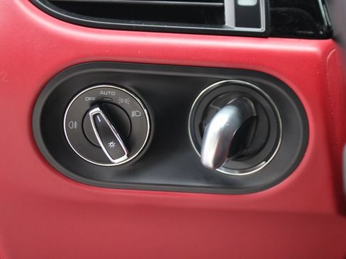 Used 2025 Porsche Macan image 21