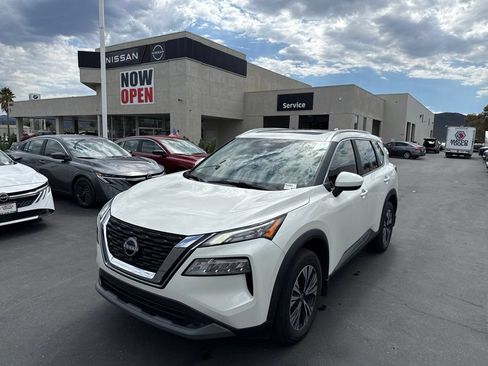 Used 2023 Nissan Rogue SV w/ SV Premium B Package FWD image 8