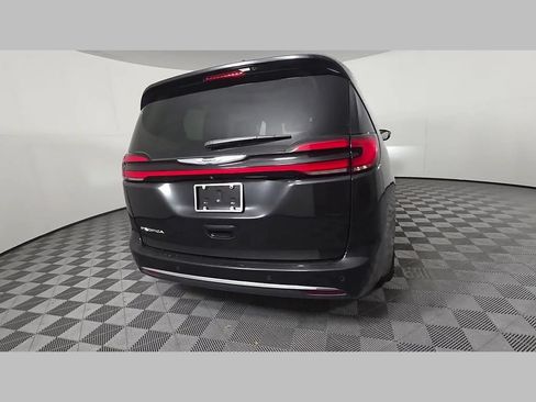 Used 2023 Chrysler Pacifica Touring-L FWD image 42