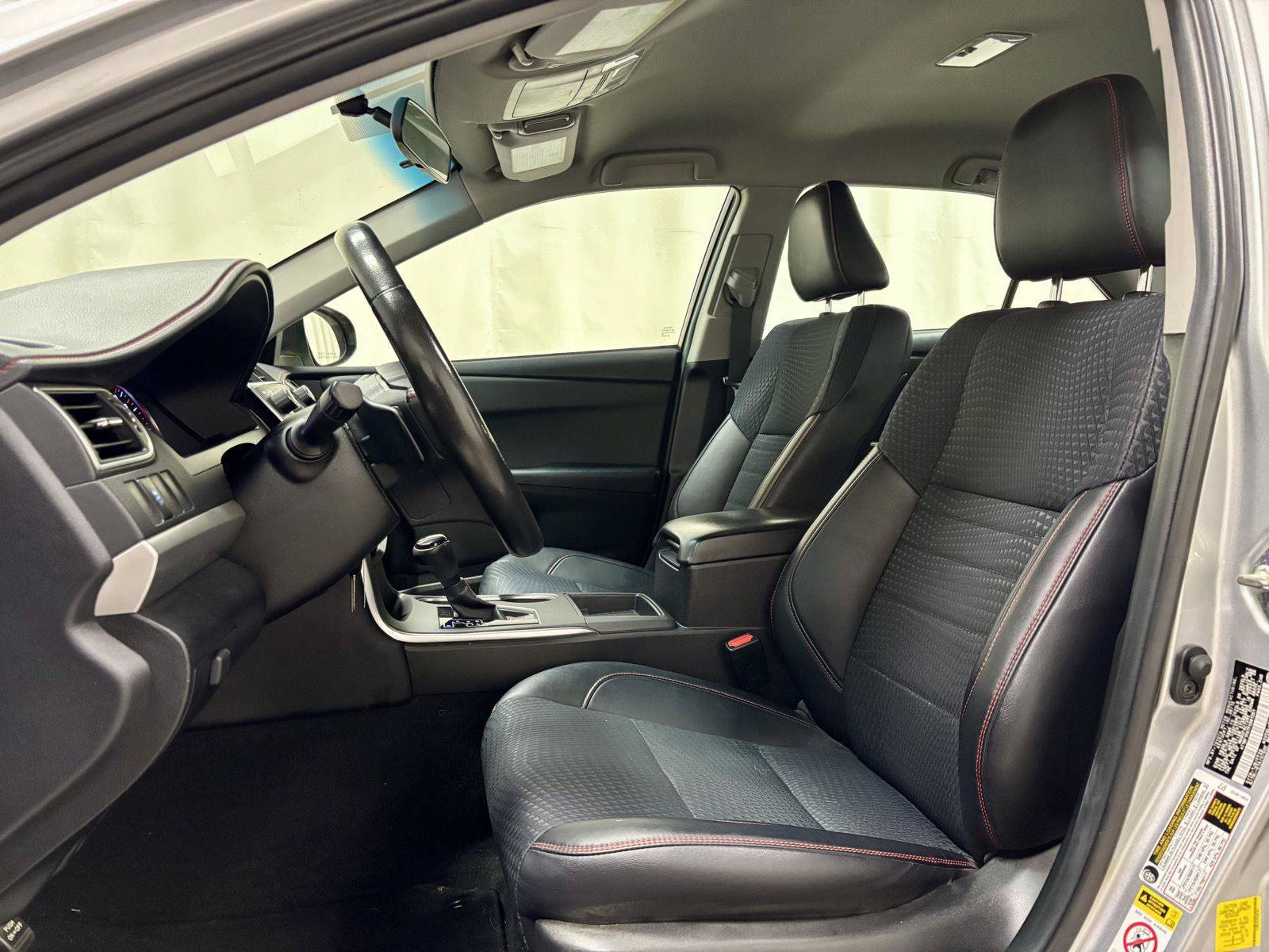 Used 2015 Toyota Camry SE FWD image 16