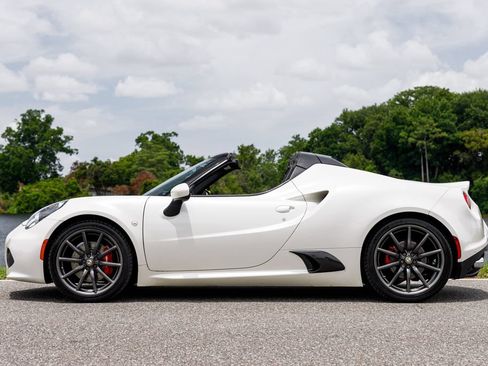 Used 2016 Alfa Romeo 4C Spider w/ Convenience Group - Spider RWD image 6