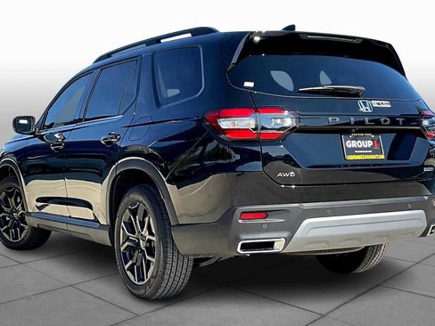 New 2025 Honda Pilot Touring image 11