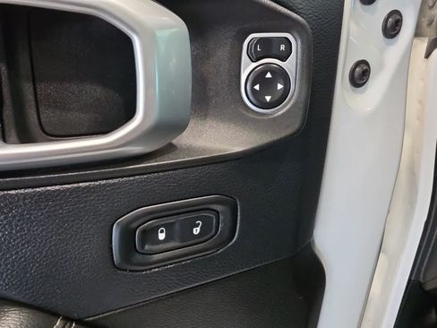 Used 2019 Jeep Wrangler Unlimited Sahara AWD/4WD image 21