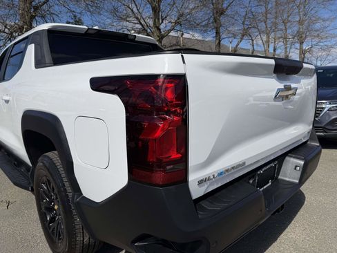 Certified 2024 Chevrolet Silverado EV W/T AWD/4WD image 8