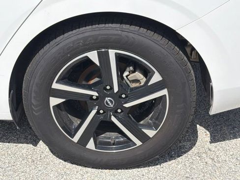 Used 2024 Nissan Sentra SV FWD image 16