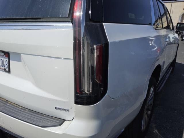 Used 2023 Cadillac Escalade ESV Premium Luxury AWD/4WD image 4