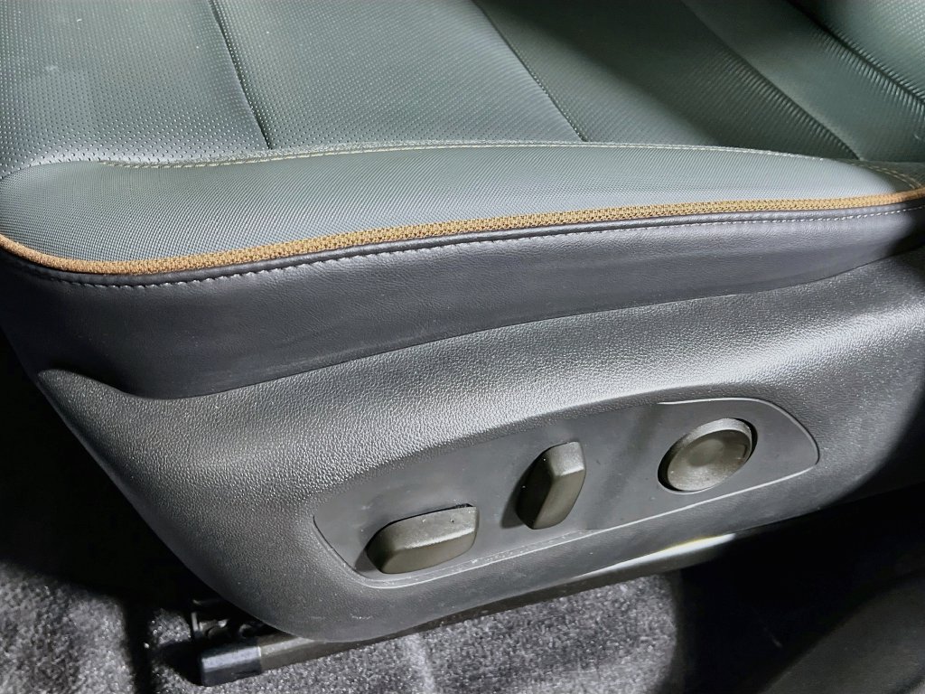 Used 2025 GMC Acadia AT4 w/ LPO, Floor Liner Package AWD/4WD image 17