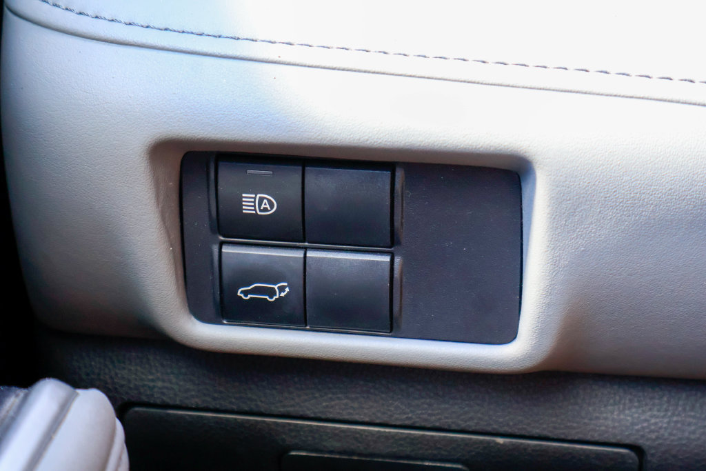 Used 2022 Toyota Highlander LE FWD image 19