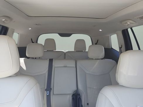 Used 2022 Cadillac XT6 Premium Luxury FWD image 9