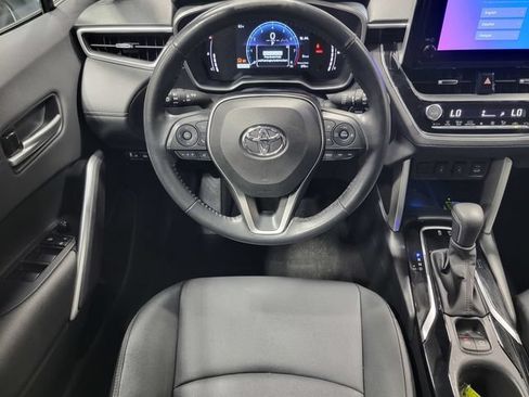 Used 2023 Toyota Corolla Cross XLE w/ Convenience Package FWD image 25