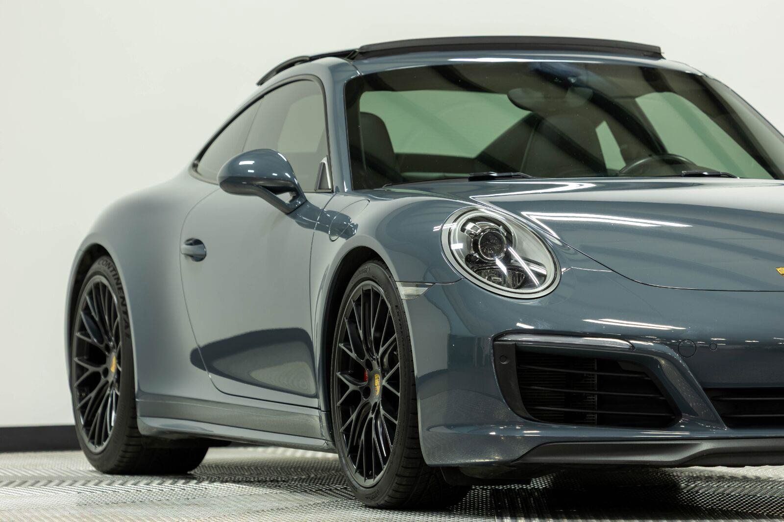 Used 2017 Porsche 911 Carrera 4S AWD/4WD image 5