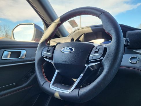 Used 2025 Ford Explorer ST-Line w/ ST-Line Street Pack image 4