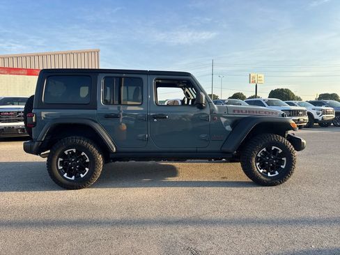 Used 2025 Jeep Wrangler Unlimited Rubicon AWD/4WD image 8