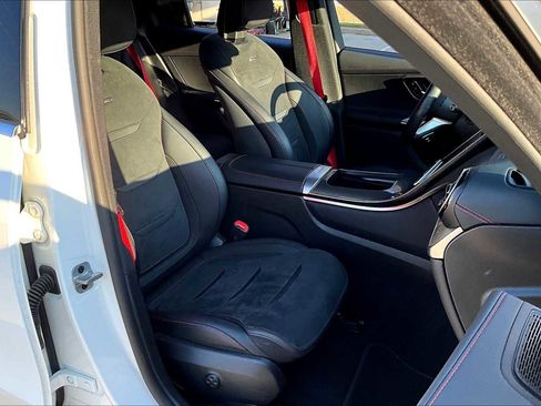 Used 2024 Mercedes-Benz GLC 43 AMG 4MATIC image 8