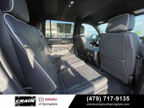Used 2023 GMC Yukon XL SLT AWD/4WD image 25