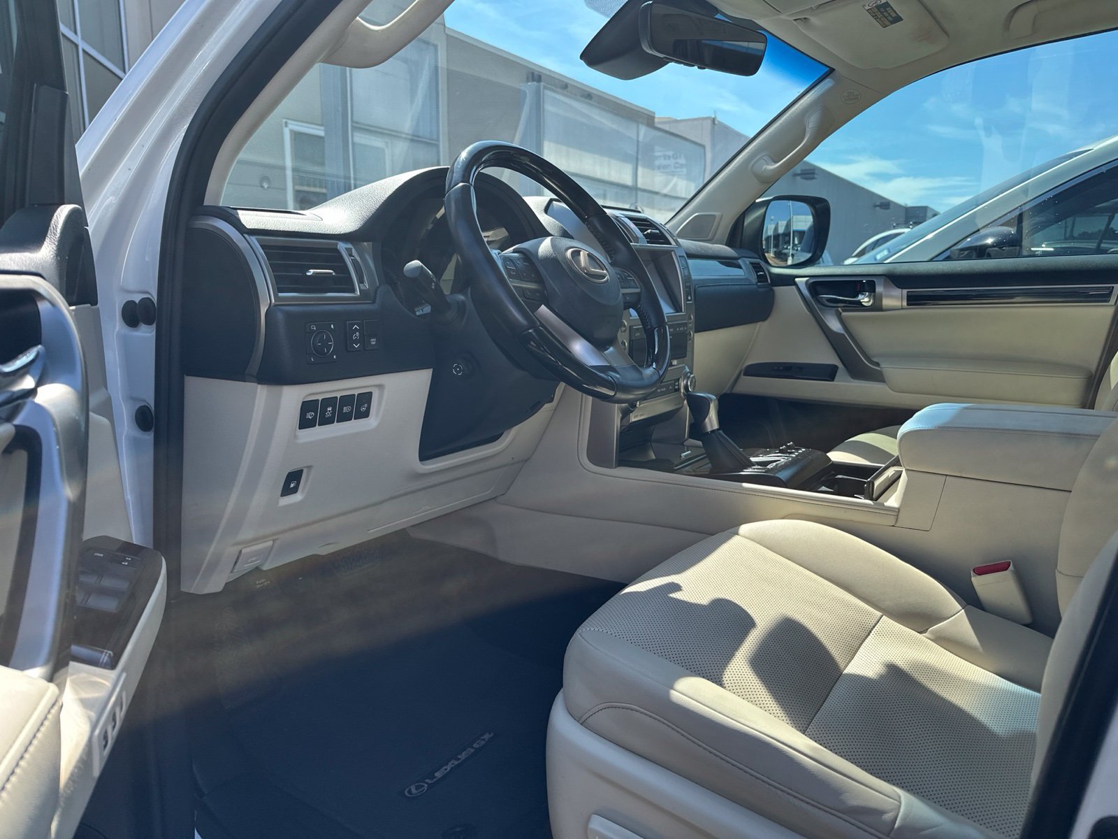 Used 2021 Lexus GX 460 Premium w/ Premium Package AWD/4WD image 12