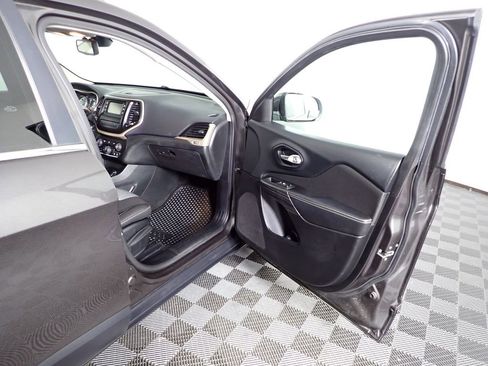 Used 2014 Jeep Cherokee Latitude w/ Cold Weather Group image 29