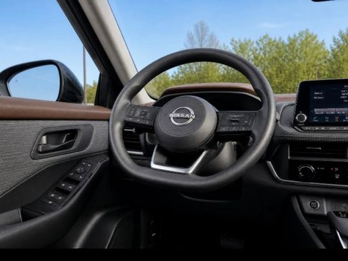 Used 2023 Nissan Rogue S AWD/4WD image 13