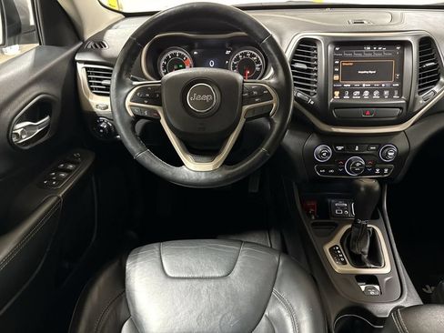 Used 2017 Jeep Cherokee Limited FWD image 11