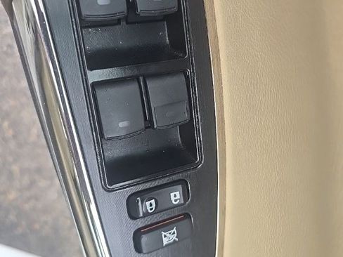 Used 2013 Toyota Avalon Limited FWD image 11