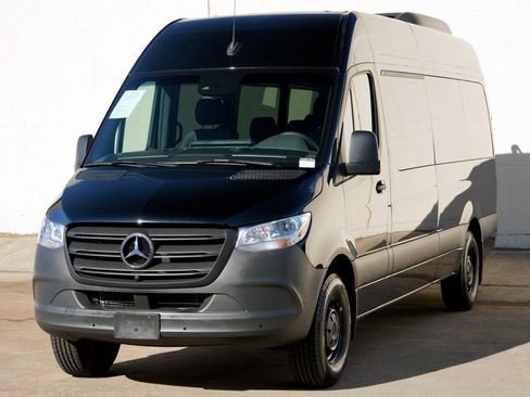 Used 2024 Mercedes-Benz Sprinter 2500 image 42