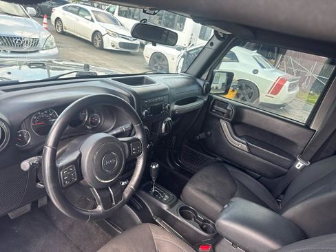 Used 2016 Jeep Wrangler Unlimited Sport w/ Connectivity Group AWD/4WD image 8