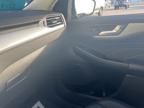 Used 2025 Ford Escape Platinum w/ Premium Technology Package image 15