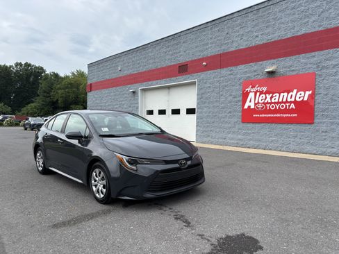 Certified 2024 Toyota Corolla LE FWD image 1