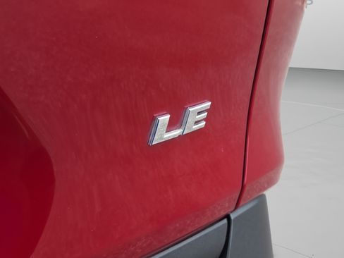 Used 2020 Toyota RAV4 LE FWD image 31