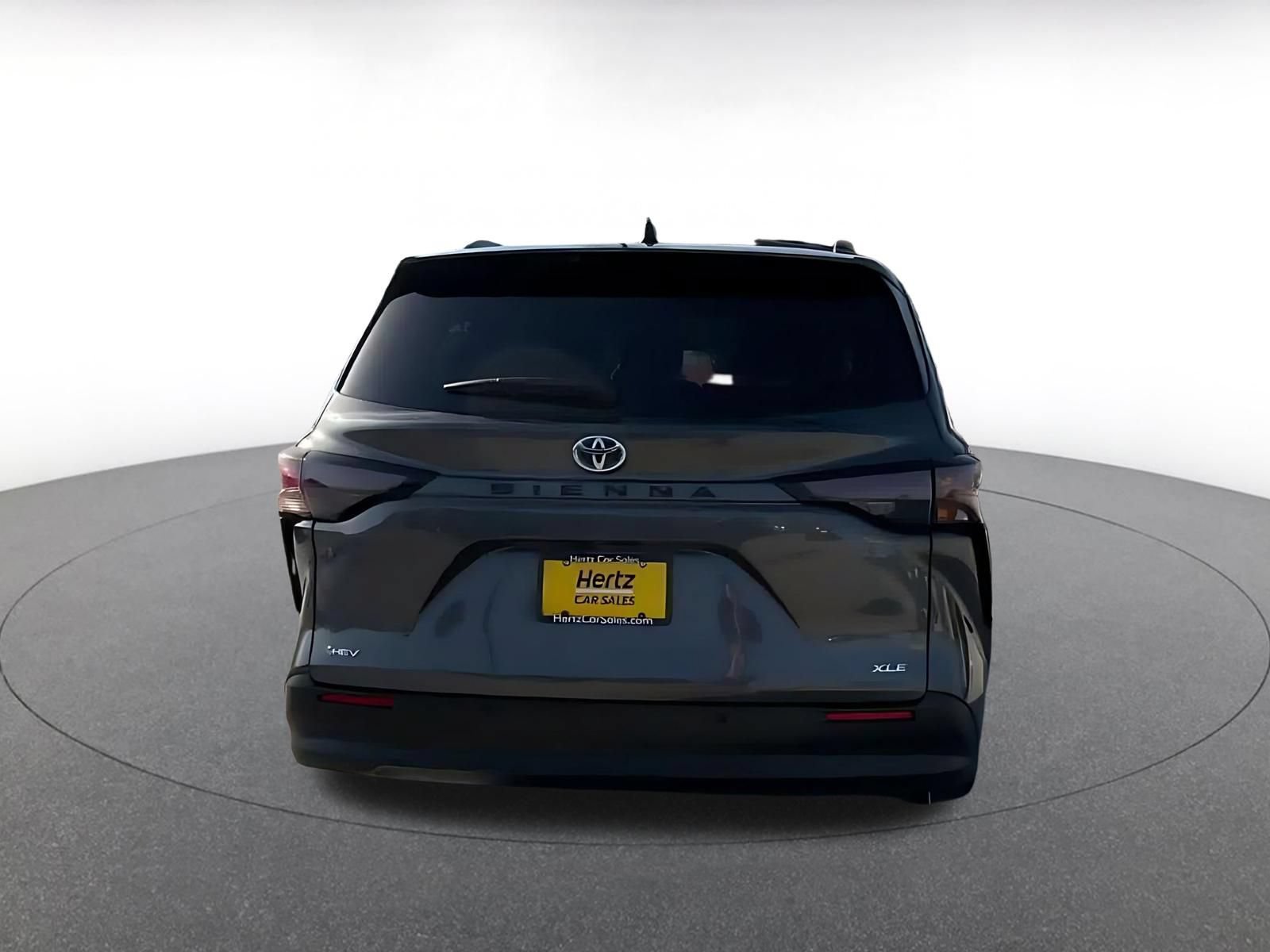 Used 2025 Toyota Sienna XLE FWD image 12