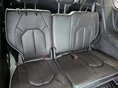Used 2023 Chrysler Pacifica Limited w/ S Appearance Package AWD/4WD image 14