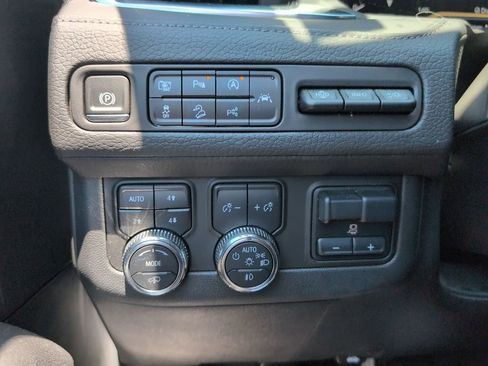 Used 2023 GMC Yukon XL Denali w/ Denali Reserve Package AWD/4WD image 27