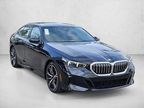 Used 2026 BMW 530i xDrive w/ M Sport Package AWD/4WD image 3