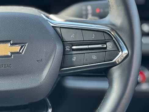 Used 2025 Chevrolet Equinox LT w/ Convenience Package II image 5