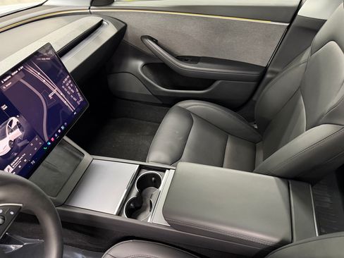 Used 2025 Tesla Model 3 Long Range RWD image 16