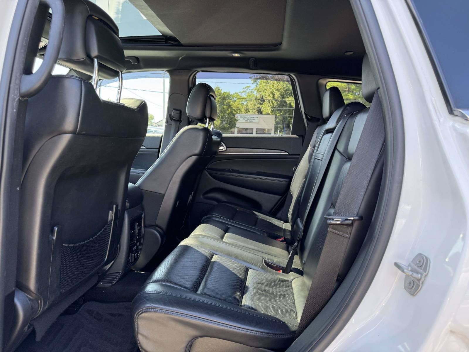 Used 2018 Jeep Grand Cherokee Limited w/ Luxury Group II AWD/4WD image 8