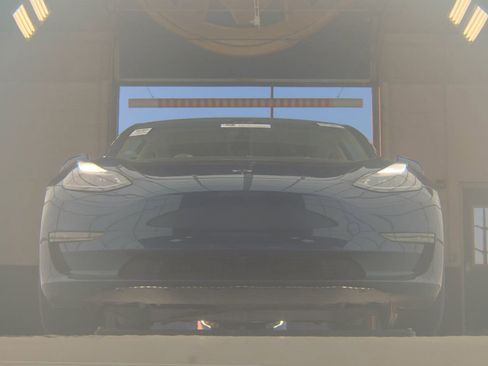 Used 2023 Tesla Model 3 Standard Range image 3