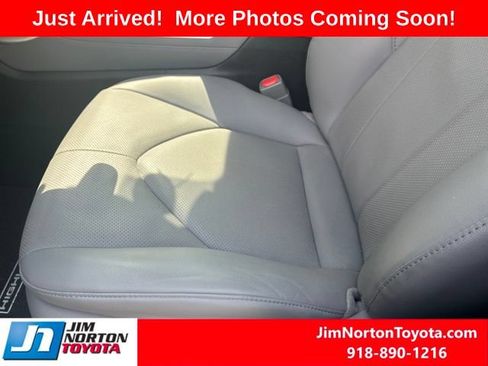 Used 2021 Toyota Highlander Limited FWD image 9