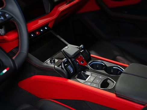 Used 2026 Lamborghini Urus Performante AWD/4WD image 13