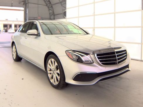 Used 2019 Mercedes-Benz E 300 4MATIC w/ Premium 1 Package image 3