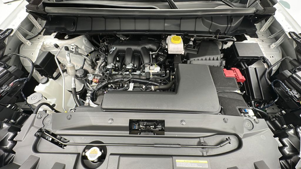 Used 2025 Nissan Pathfinder Platinum AWD/4WD image 24