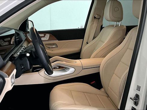 Used 2023 Mercedes-Benz GLS 450 4MATIC image 7