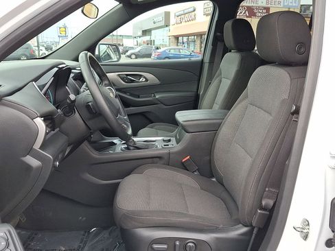 Used 2023 Chevrolet Traverse LT image 18