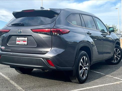 Used 2022 Toyota Highlander XLE image 12