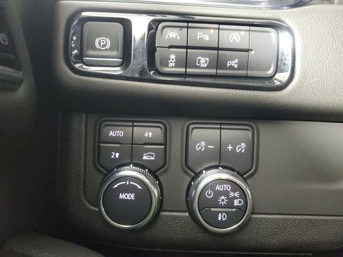 Used 2025 GMC Yukon Denali image 35