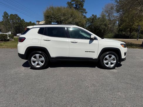 Used 2019 Jeep Compass Latitude image 18