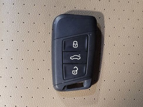 Used 2022 Volkswagen Atlas Cross Sport SE FWD image 32