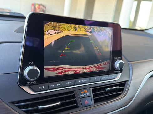 Used 2025 Nissan Altima 2.5 SV FWD image 25