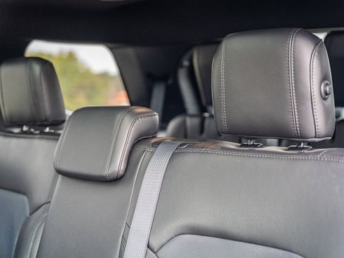 Certified 2018 Ford Explorer XLT w/ Equipment Group 202A image 19